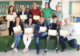 Foto de familia de los participantes.