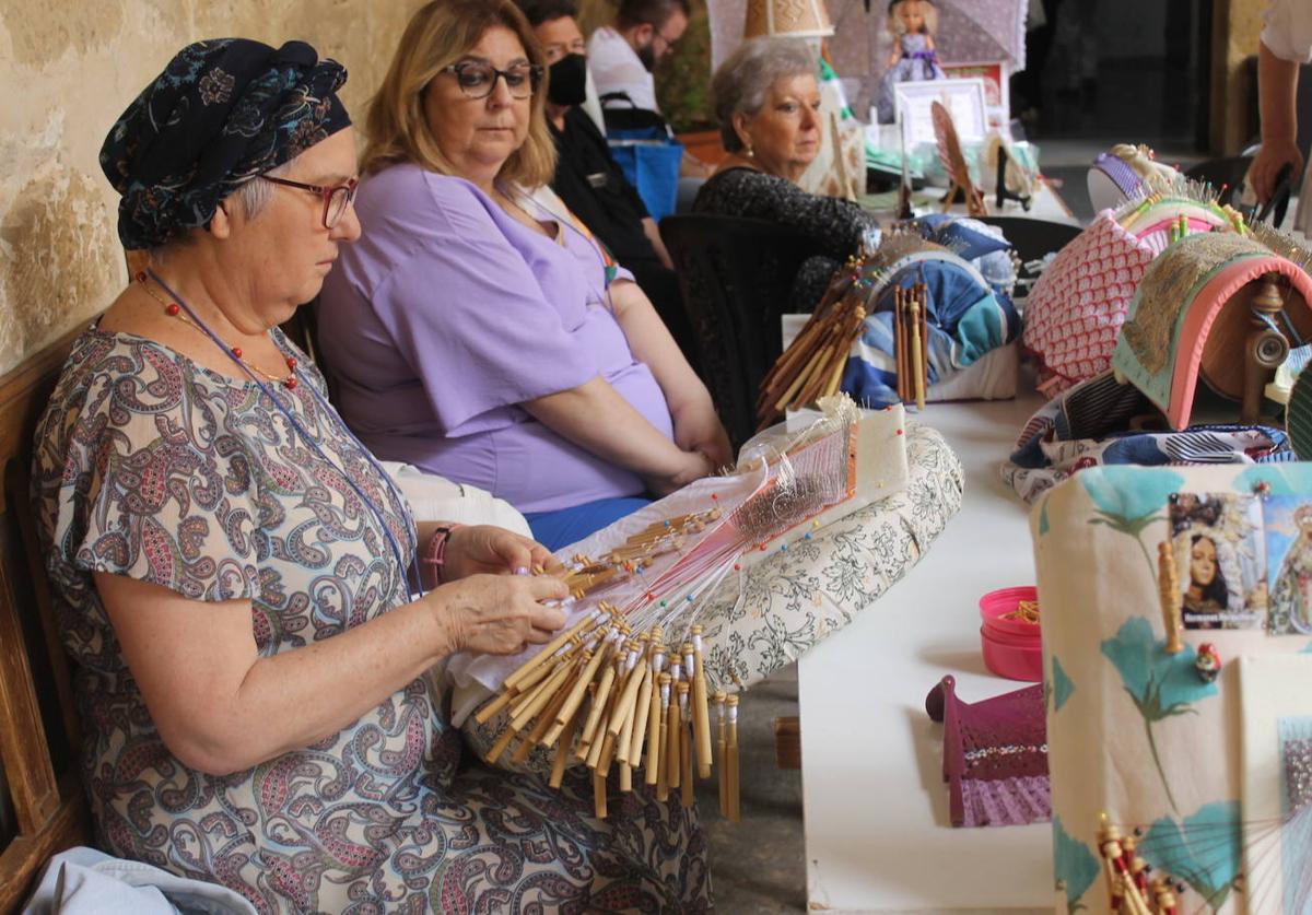 Cerca de 400 artesanas se dan cita en el Encuentro Nacional de Encajeras