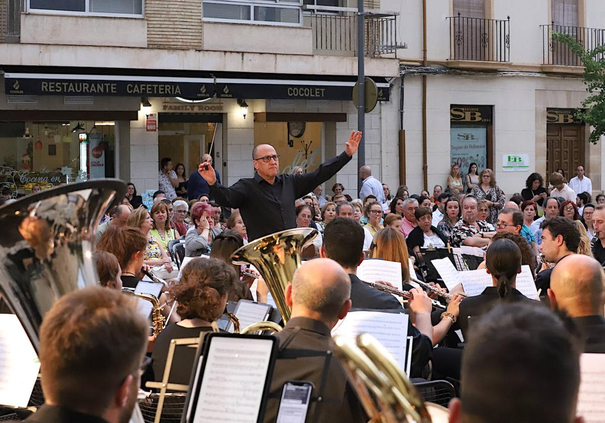 La Agrupación Musical Ubetense sacó a la calle conocidas bandas sonoras de películas de animación