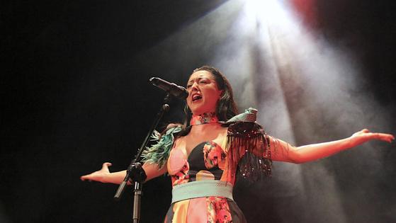 Julia Garrido presentó su disco 'Pronombres' ante sus paisanos