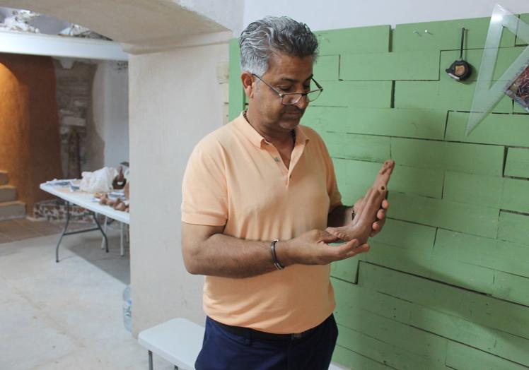 Imagen principal - El artista Tomás Fernández expone su muestra 'Bolis Bolis' en la galería Anú