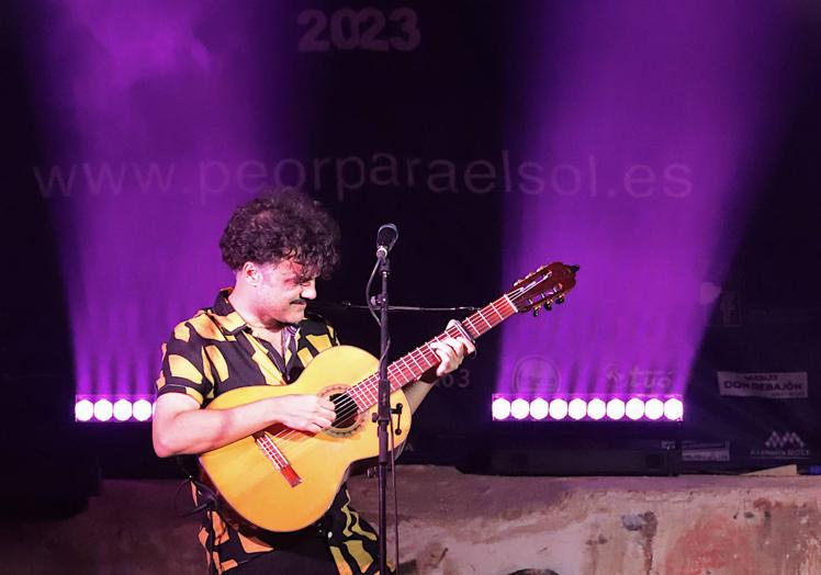 Imagen principal - Álex Ferreira, Sara Ráez y Ángela González.