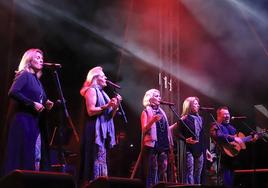 Actuación de Siempre Así en la plaza de toros.