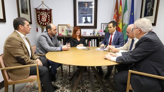 Acuerdan buscar alternativas para unificar las sedes judiciales de la localidad