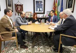 Reunión del consejero y la alcaldesa.
