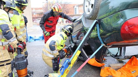 Formación para los bomberos sobre intervención en accidentes de tráfico