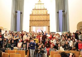 Foto de familia de los participantes.