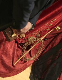 Imagen secundaria 2 - Juan José Santisteban Moya, presentador, y Juan Ángel López Martínez, autor del cartel.