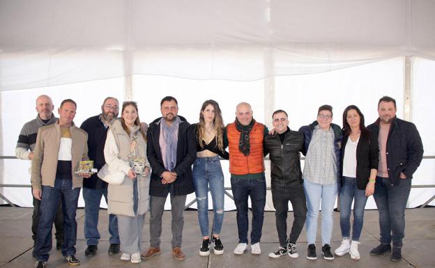 Imagen principal - Entrega de reconocimientos y varios momentos de la Carnestolenda.