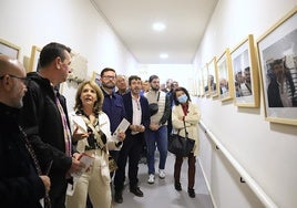 Katy Gómez dirigió una pequeña visita guiada por la exposición