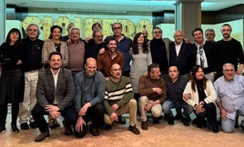Ana Mata y Francisco Lozano en la asamblea, con Alfonso Góngora en el centro