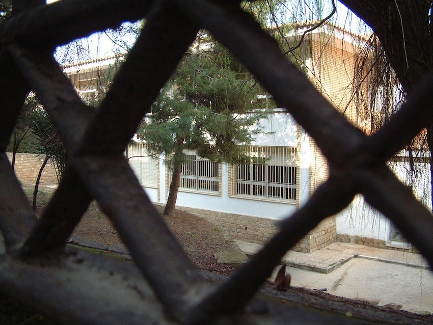 LUNES 23 DE JULIO DE 2001: El PA afirma que PSOE e IU pueden pretender el cierre del colegio Matemático Gallego