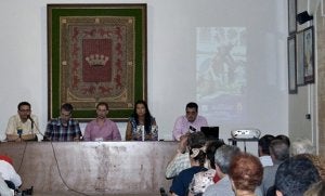 La sala Julio Corzo acogió el acto de presentación del libreto de La Caída