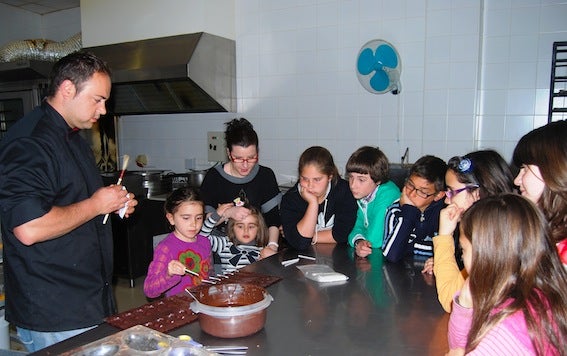 Taller de chocolatería para niños en Pastelería Palacios