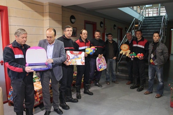 Jornadas de puertas abiertas y recogida de juguetes en el parque de Bomberos