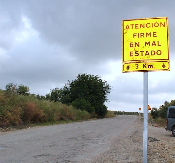Críticas a la Junta de Andalucía por el mal estado de la antigua carretera de Jódar