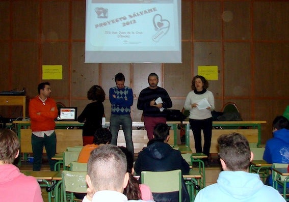 Cerca de cien alumnos del instituto San Juan de la Cruz se formaron en técnicas de primeros auxilios