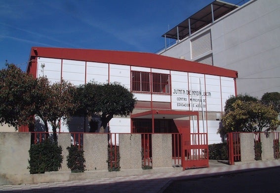 El centro de adultos está sin luz y tampoco tiene teléfono, internet y calefacción