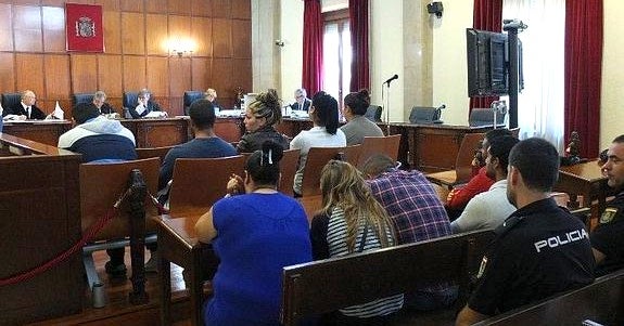 Un 'esclavo' desnuda a los pikikis