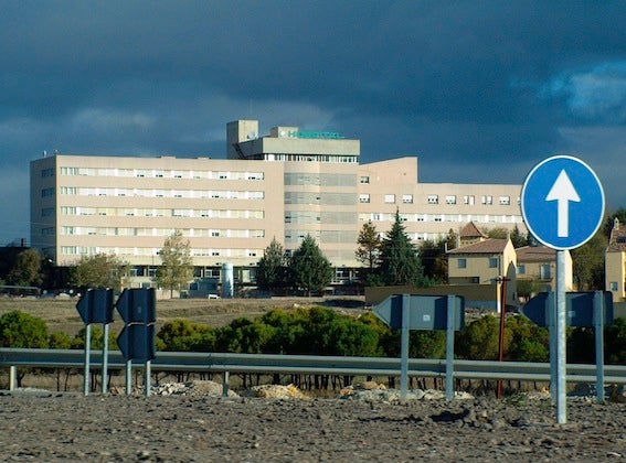 El hospital de Úbeda dice que hay «absoluta normalidad» y «adecuado» número de profesionales