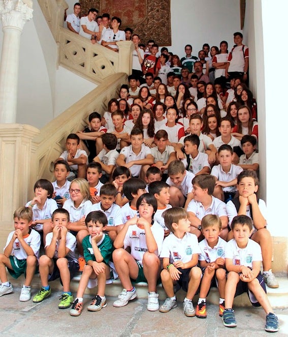 Recibimiento al Úbeda Viva y convivencia en el complejo municipal de piscinas
