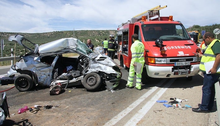 Una fallecida y cuatro heridos tras dos accidentes registrados en el mismo punto de la carretera Úbeda-Jódar