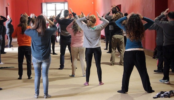 Talleres de zumba y yoga en las Asociaciones de Vecinos Alameda y Alamillo
