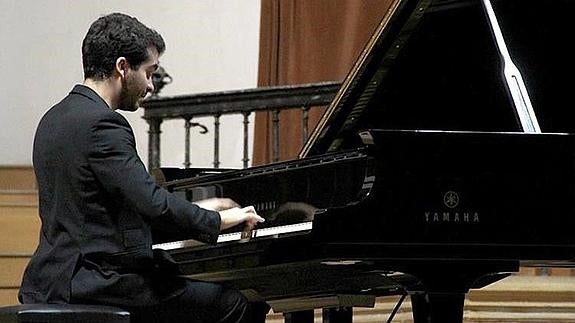 Juan Pérez Floristán durante el recital.
