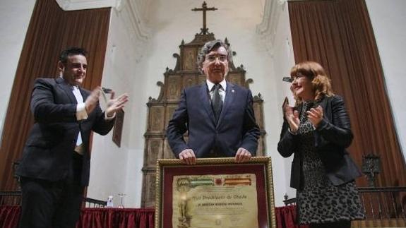 Arsenio Moreno, en el centro, nombrado recientemente Hijo Predilecto de Úbeda.