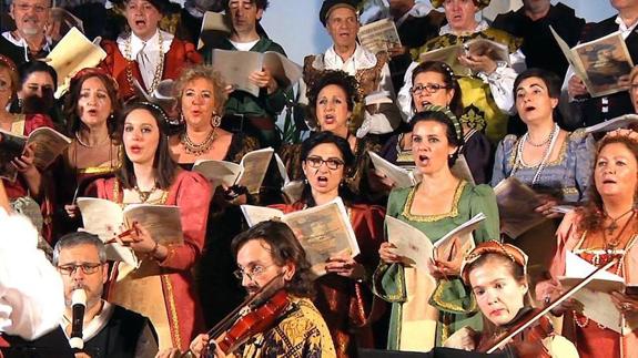 Actuación de la Agrupación Coral Ubetense.