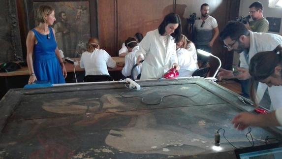 Algunos miembros del equipo durante su trabajo en el Ayuntamiento.