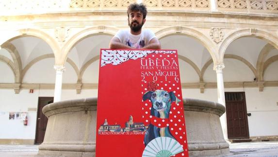 Pedro Líndez con su obra para la feria de Úbeda.