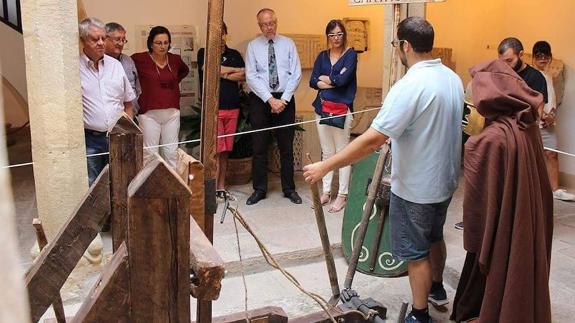 Exposición de armas romanas en el Museo Arqueológico.