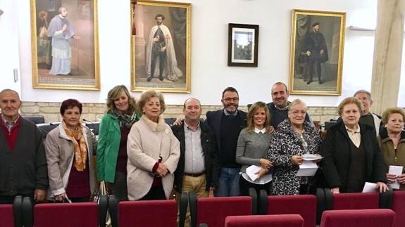 Entrega de las resoluciones a las familias beneficiarias.