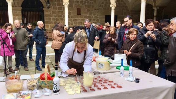 Cocina en directo durante la muestra.