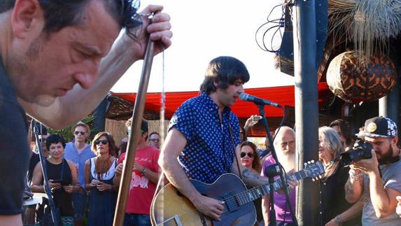 Guadalupe Plata en un concierto ofrecido este verano en la costa.