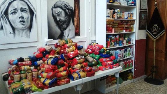 Alimentos recogidos por la cofradía de la Sentencia.