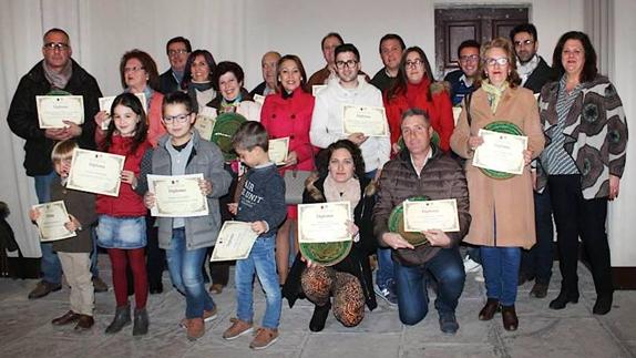 Foto de familia tras la entrega de premios y obsequios.