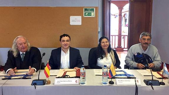 Juan y Juan Pablo 'Tito' a la izquierda de los representantes de Colombia y Argentina.