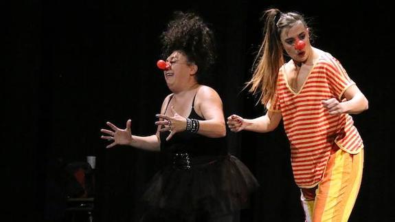 Escena de 'Flores ácidas' a cargo de Las Damas, de Argentina.