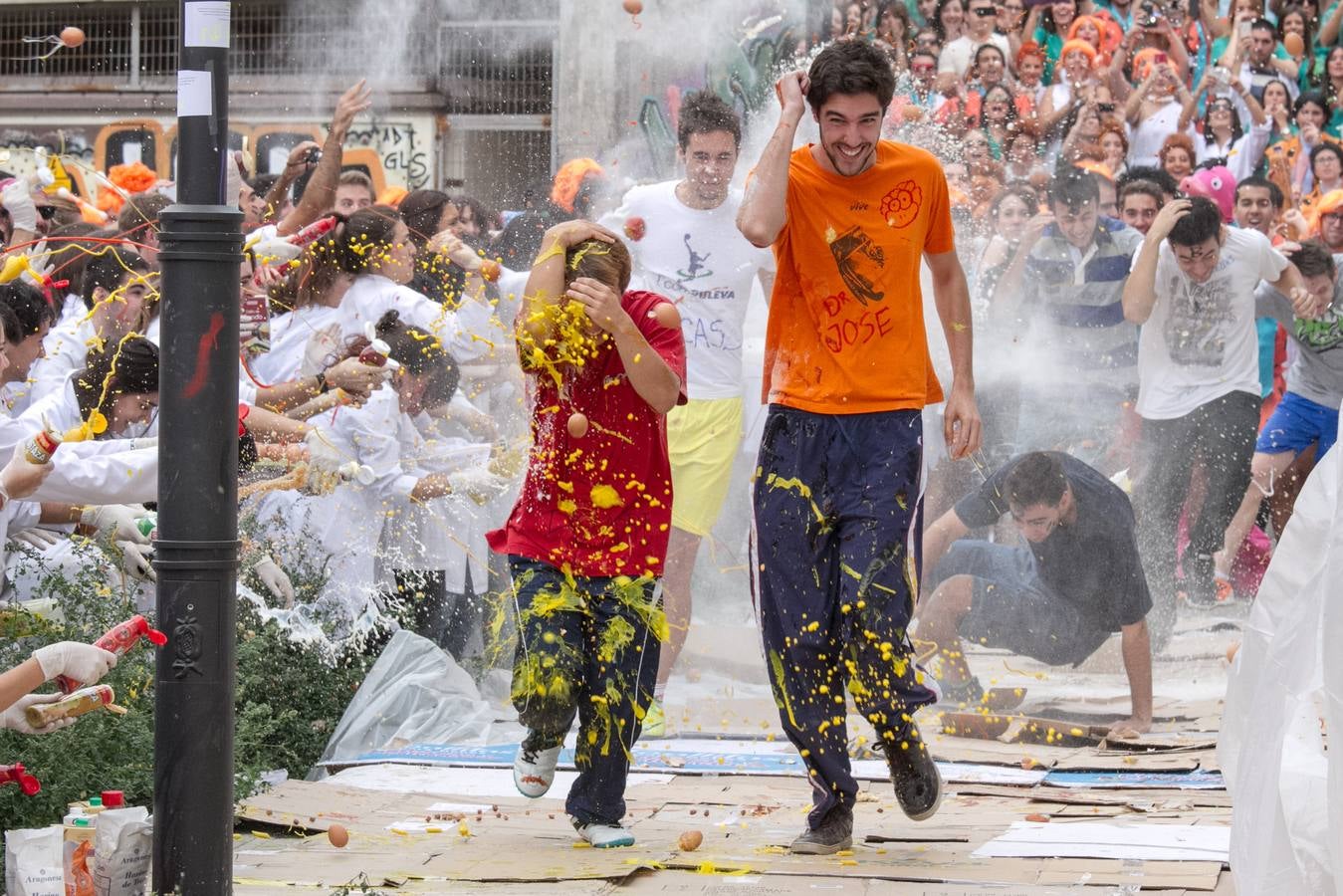 Medicina celebra San Lucas con novatadas