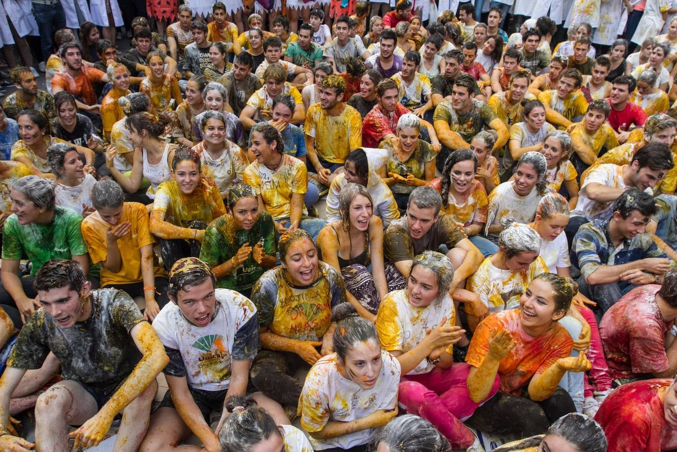 Medicina celebra San Lucas con novatadas