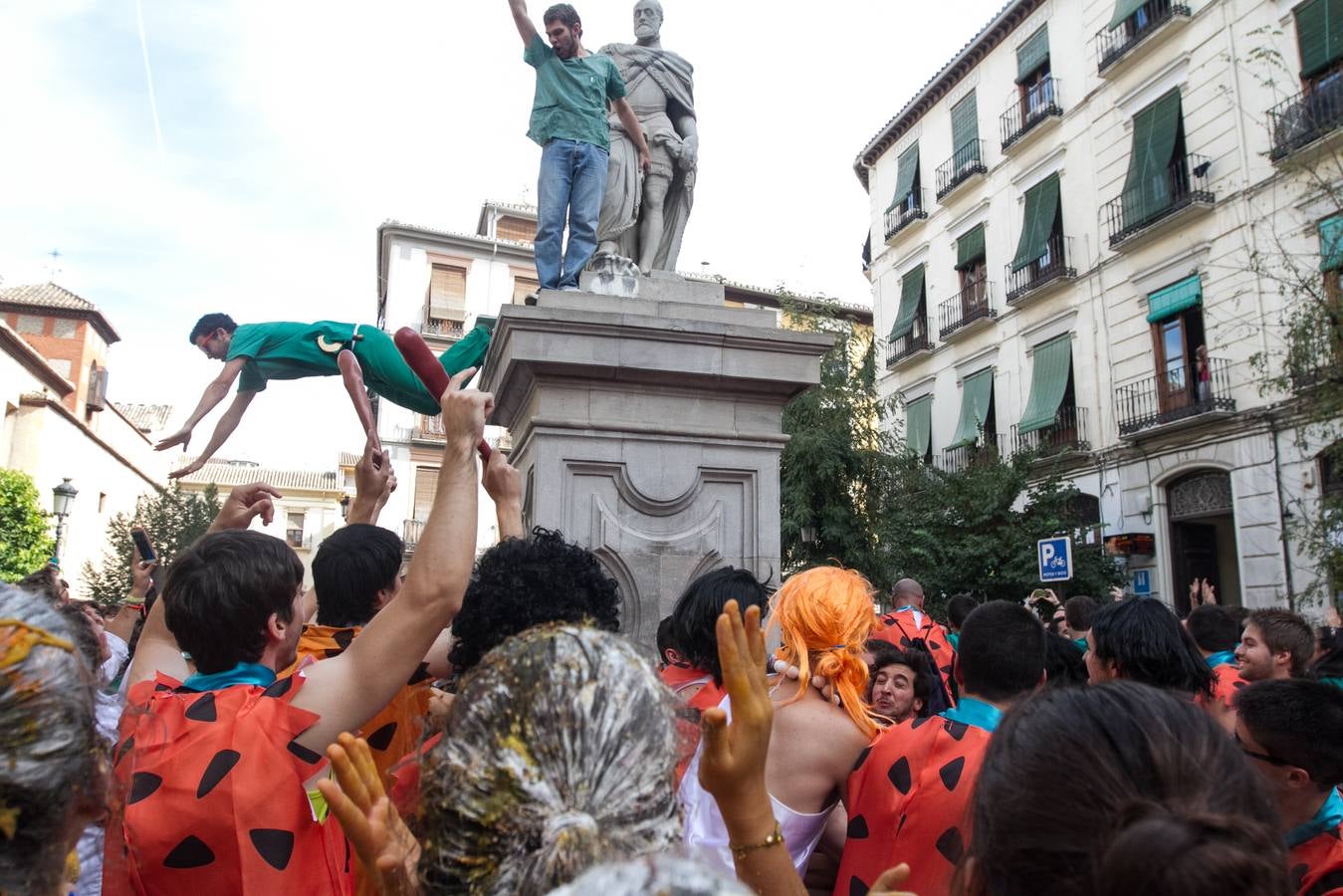 Medicina celebra San Lucas con novatadas