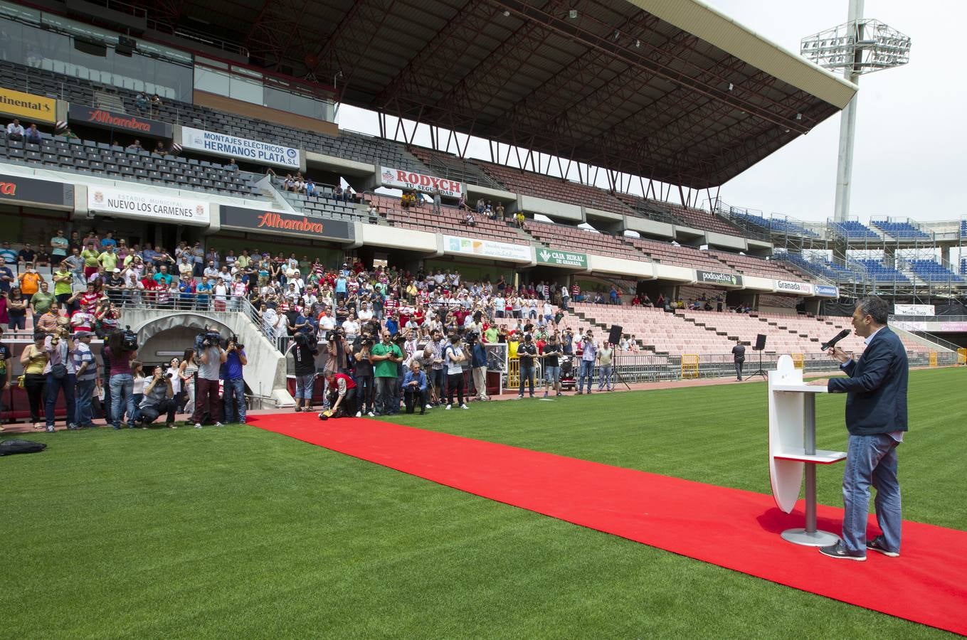 Caparrós quiere un equipo &quot;ambicioso y comprometido&quot;