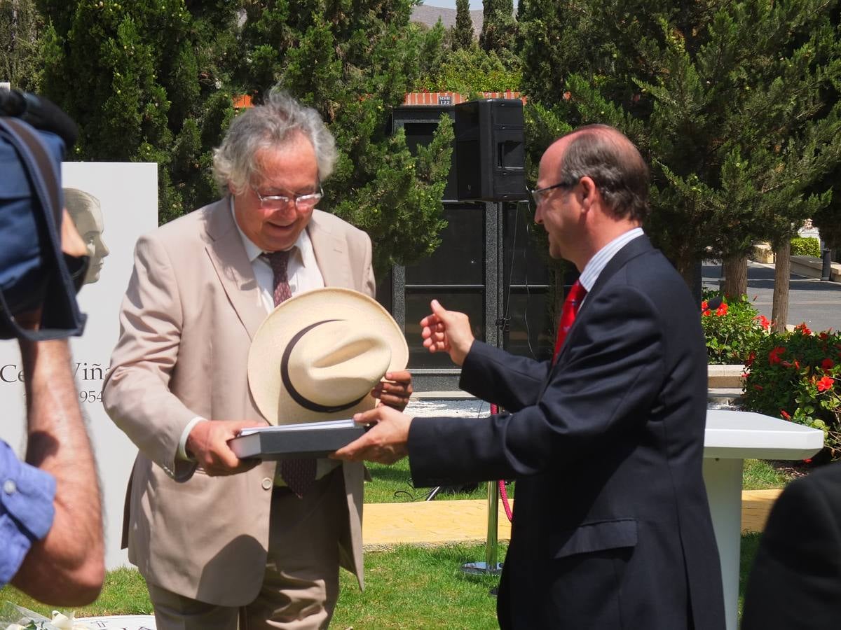 Almería rinde a Celia Viñas homenaje eterno