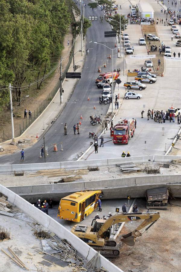 Derrumbe de un viaducto en Belo Horizonte