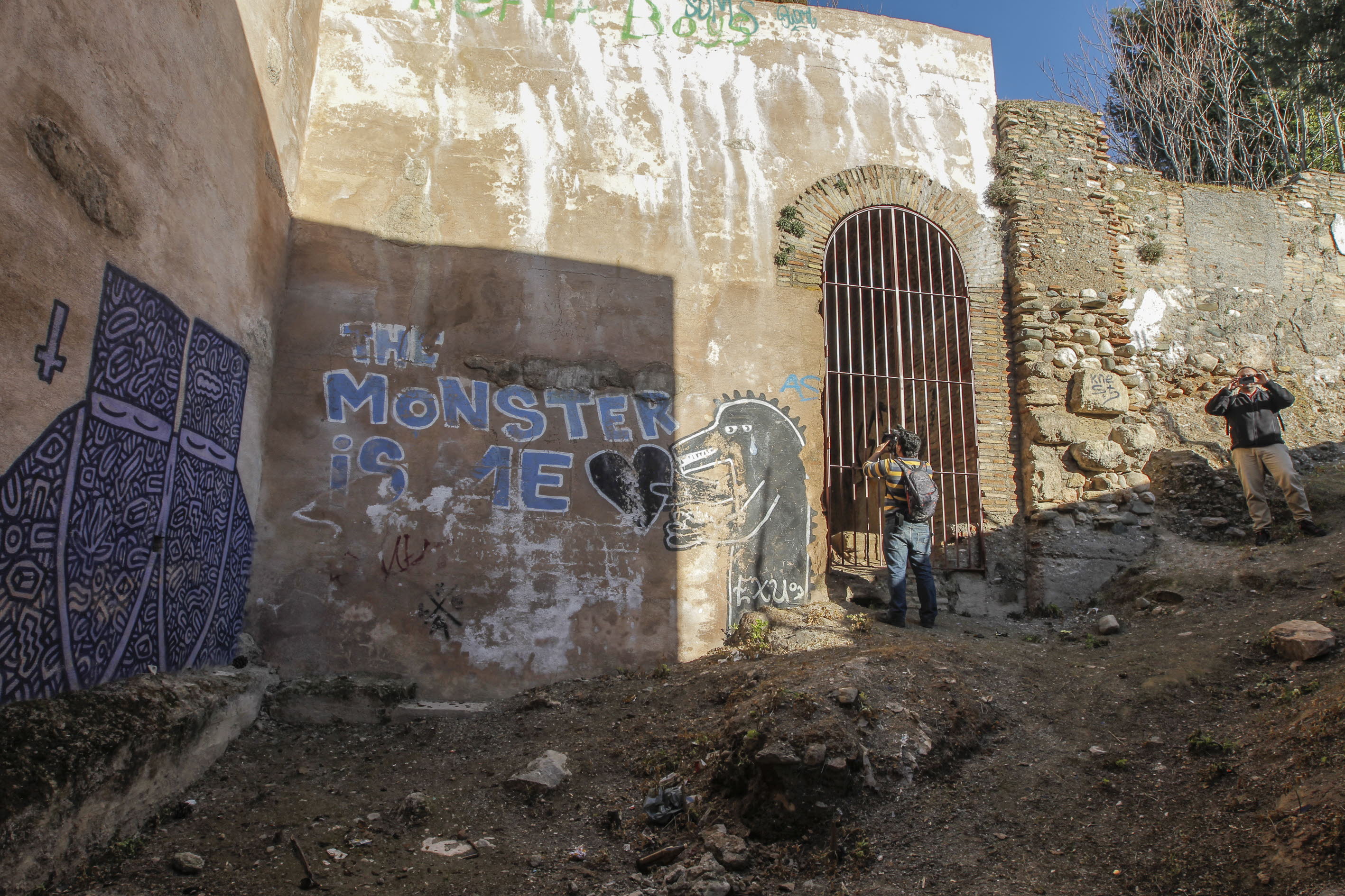 Puerta Monaita: Dejada de la mano de dios y de alá