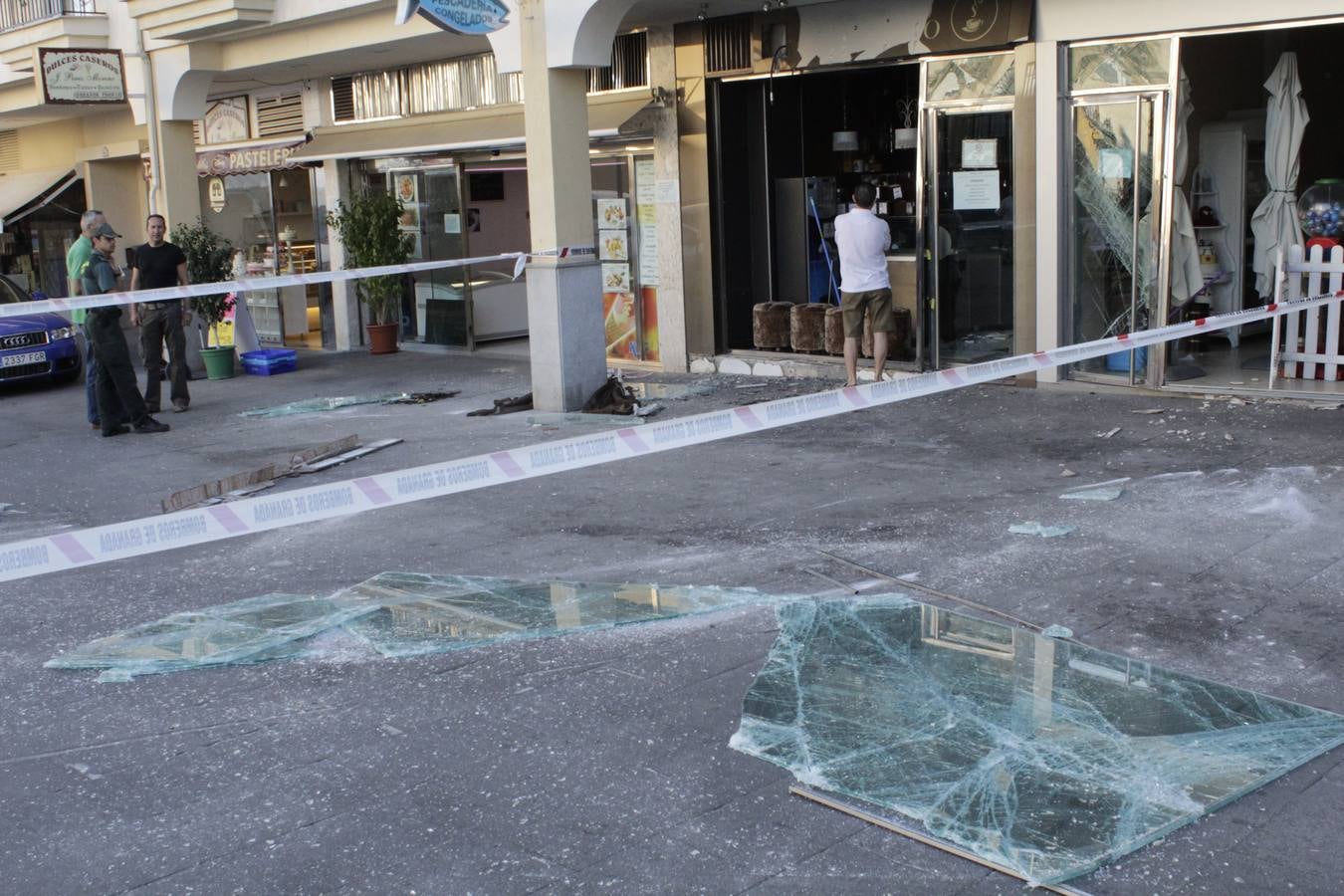 Una explosión de gas destroza una cafetería en el centro de Maracena