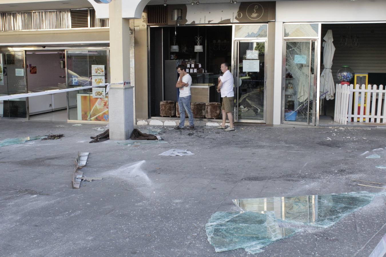 Una explosión de gas destroza una cafetería en el centro de Maracena