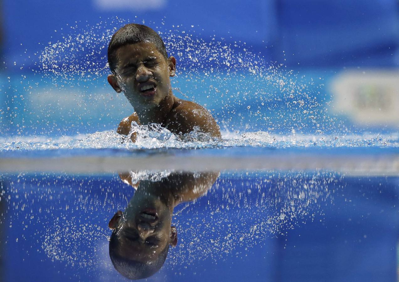 Un atleta se prepara durante una sesión de entrenamiento en los Juegos Olímpicos de 2014 en Nanjing de la Juventud en Nanjing.